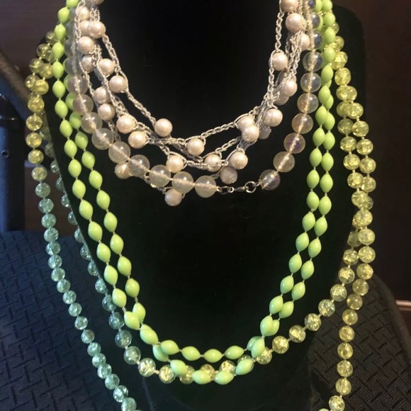 Lot Of Vintage Mixed Costume Jewelry 16 Necklaces Estate Sale - Picture 3 of 7